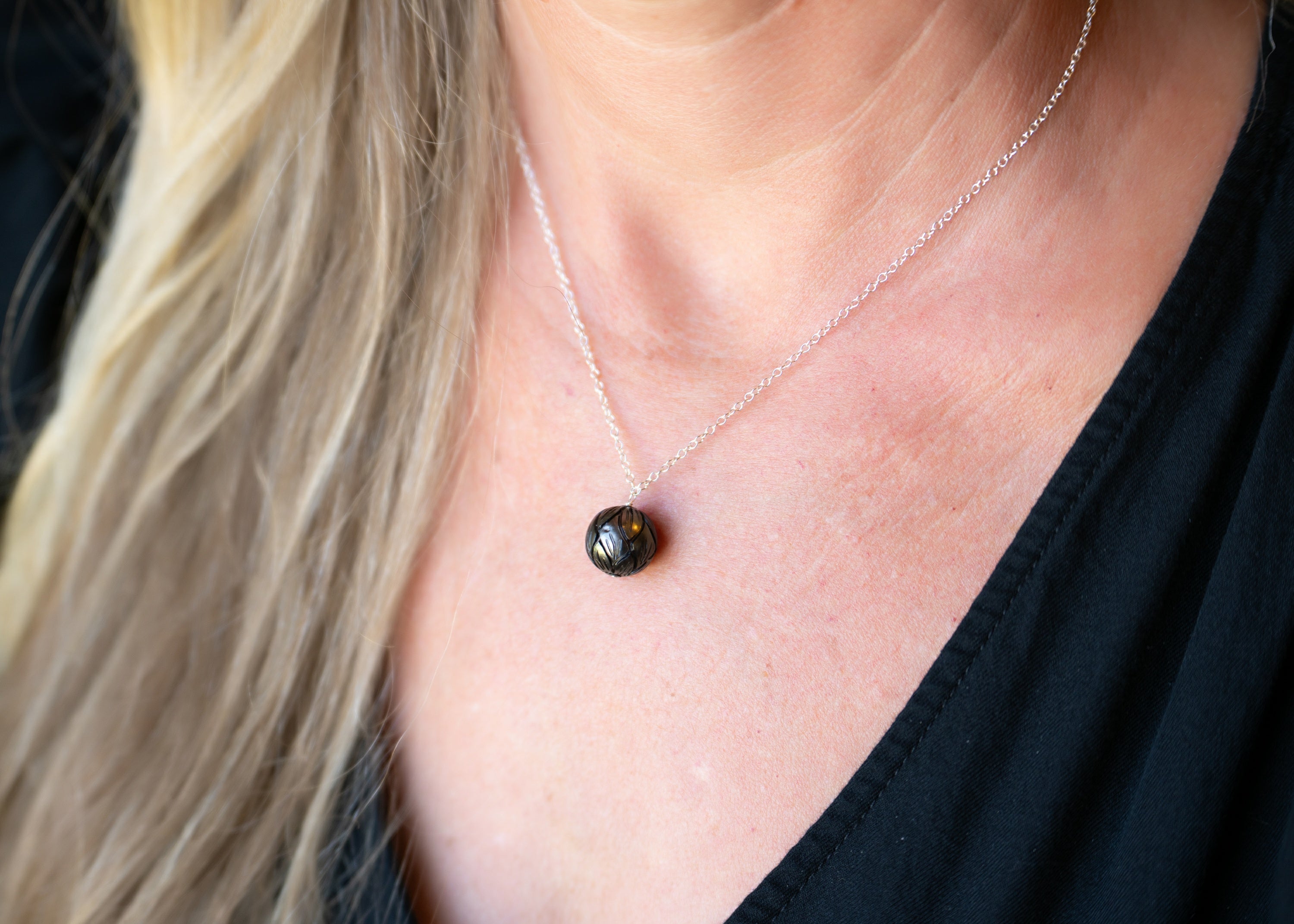Single Tahitian Black Pearl Necklace - Carved