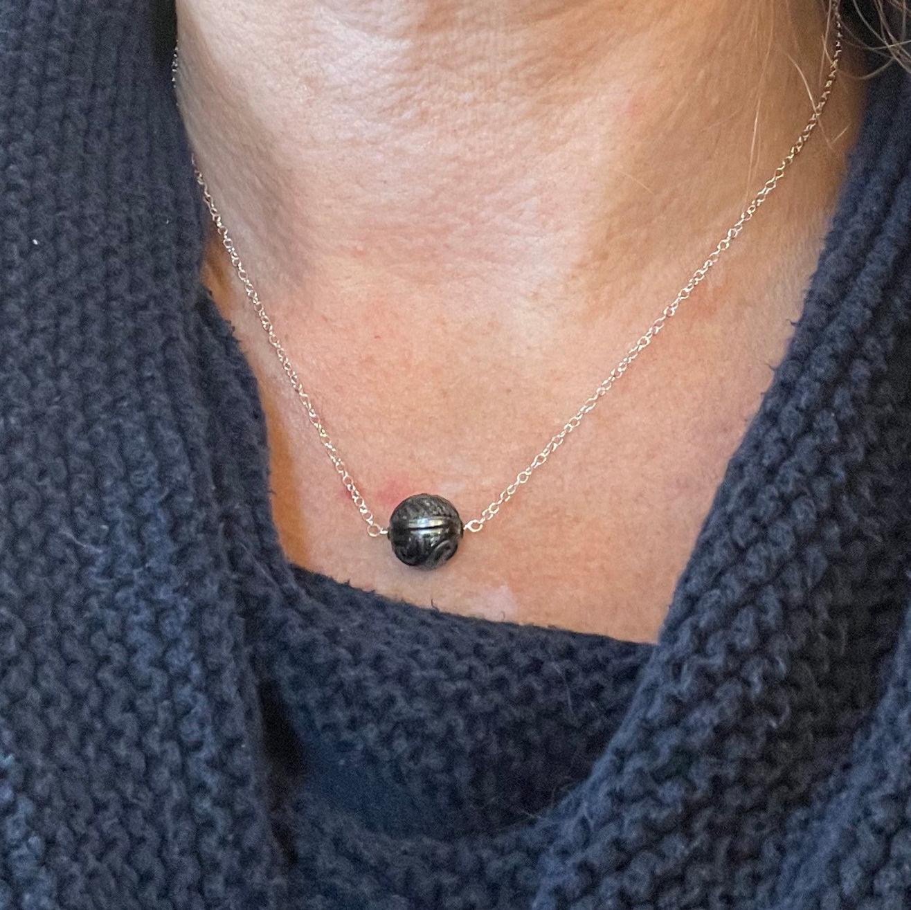 Single Tahitian Black Pearl Necklace - Carved