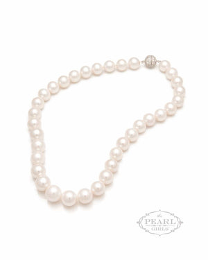Big pearl necklace by The Pearl Girls