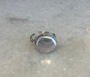 Coin pearl ring in silver